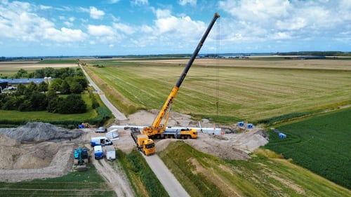 Twee nieuwe betonduikers verbeteren waterafvoer in ’s-Heer Arendskerke
